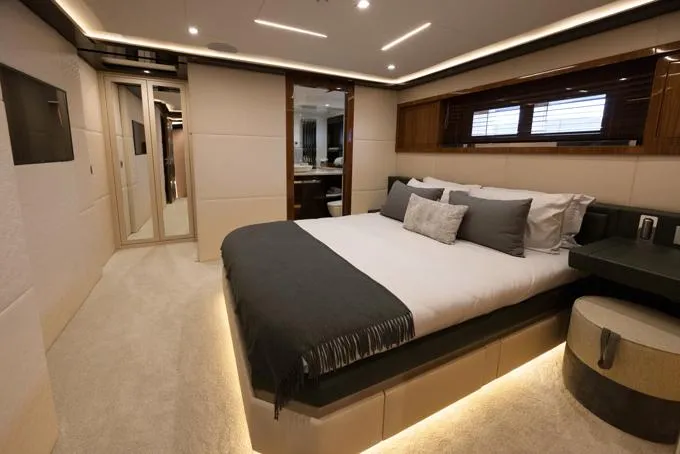 Lady Caroline Yacht Photos Pics Port Queen Cabin