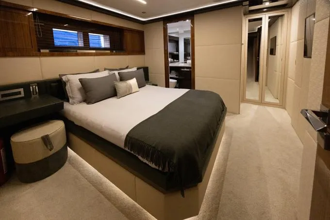 Lady Caroline Yacht Photos Pics Stbd Queen Cabin