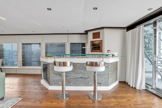 Lady Caroline Yacht Photos Pics Skylounge Bar to Starboard