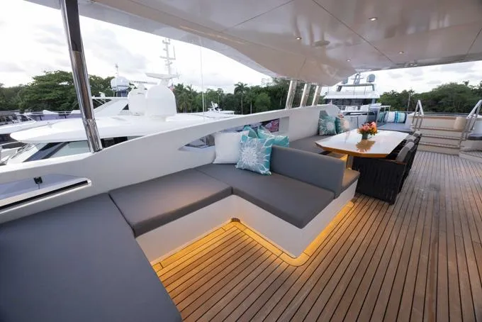 Lady Caroline Yacht Photos Pics Flybridge Deck Seating