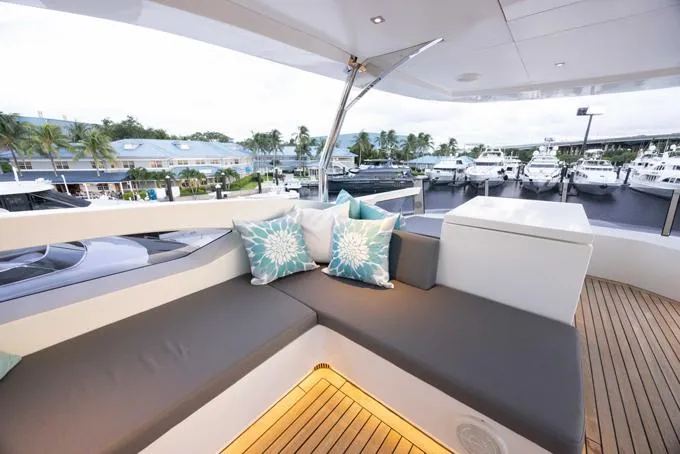 Lady Caroline Yacht Photos Pics Flybridge Deck Seating