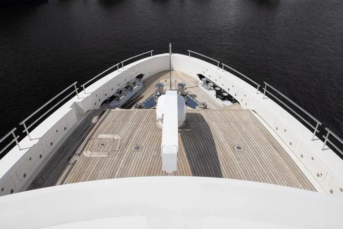 Lady Caroline Yacht Photos Pics Foredeck