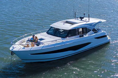 Riviera 4300 Sport Express