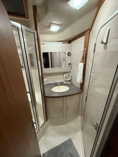  Yacht Photos Pics 1995 Luhrs Tournament 350 yacht bathroom interior.