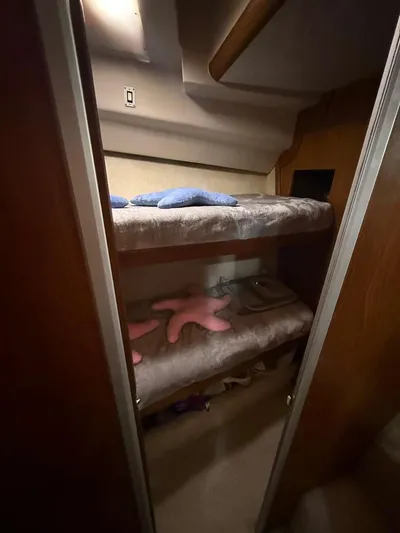  Yacht Photos Pics Interior of Luhrs Tournament 350 yacht, bunk beds, year 1995.