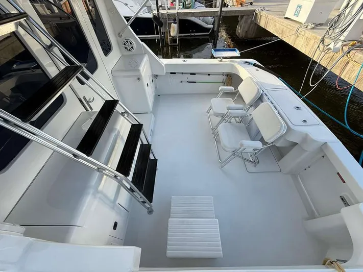  Yacht Photos Pics Interior of a 1995 Luhrs Tournament 350 yacht with seating area.