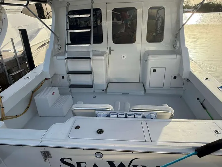  Yacht Photos Pics 1995 Luhrs Tournament 350 boat rear at dock.