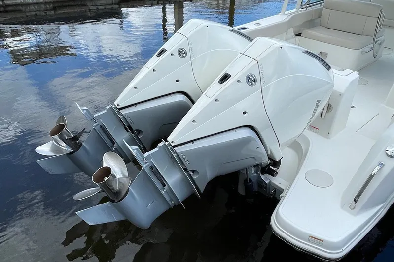  Yacht Photos Pics Boston Whaler 27 DC- Engines
