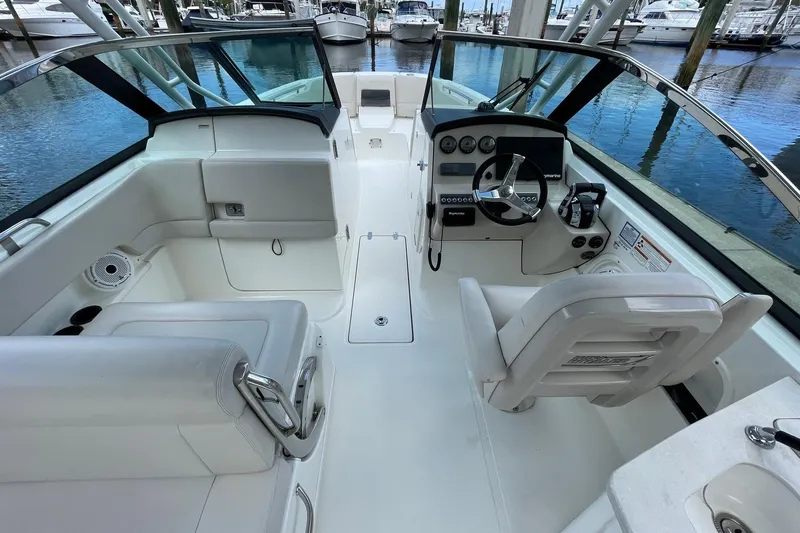  Yacht Photos Pics Boston Whaler 27 DC- Helm