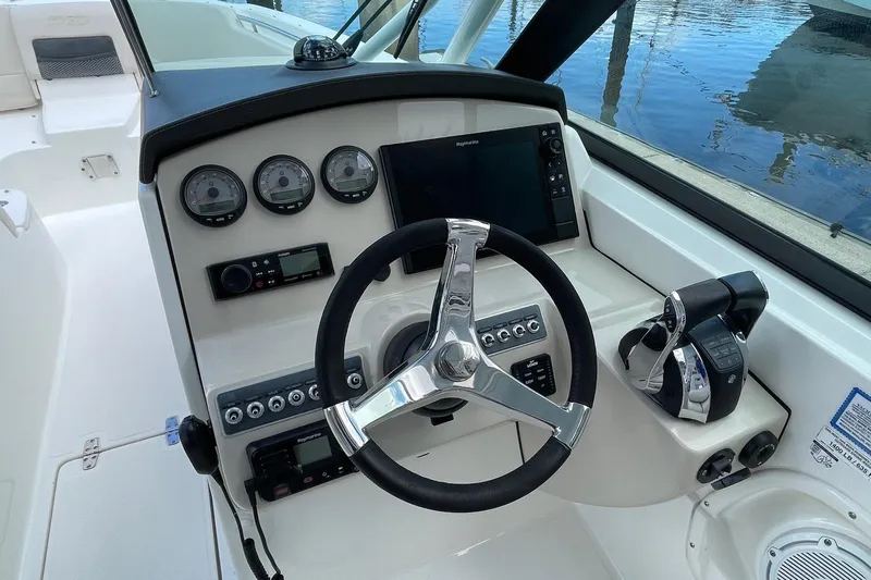  Yacht Photos Pics Boston Whaler 27 DC- Helm