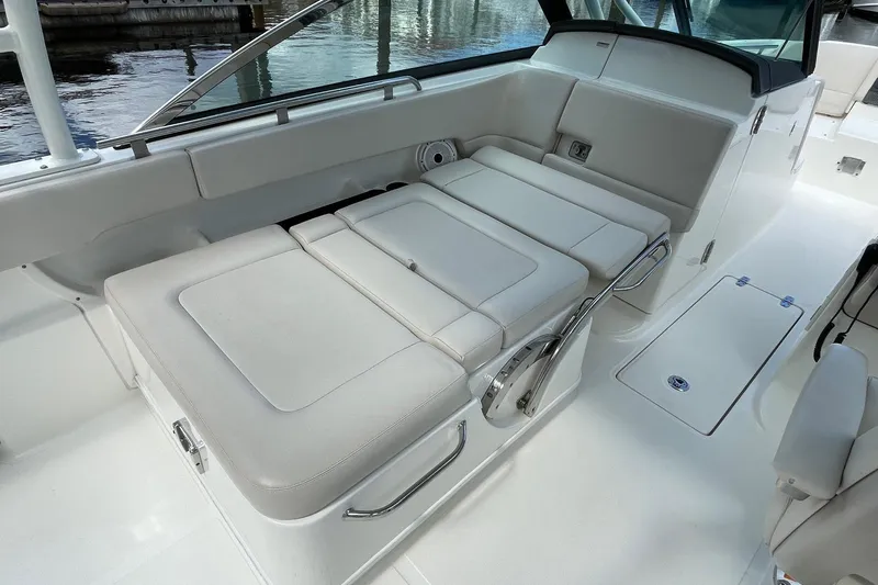  Yacht Photos Pics Boston Whaler 27 DC- Convertible co-captain chair
