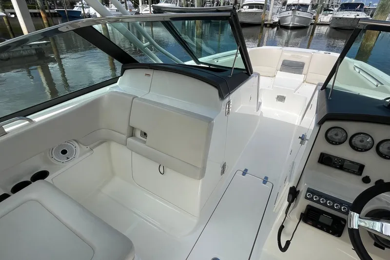  Yacht Photos Pics Boston Whaler 27 DC- Dual Console