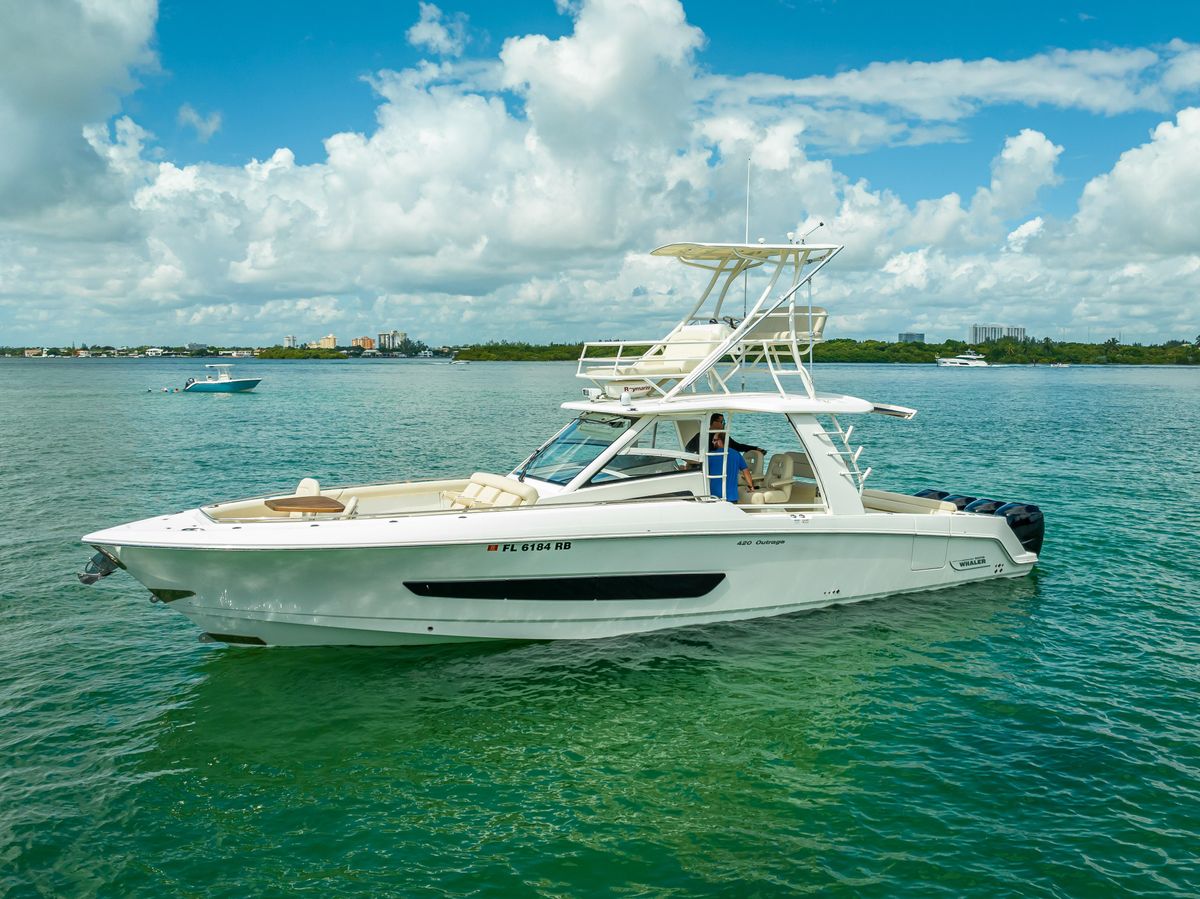 2016 Boston Whaler 42 