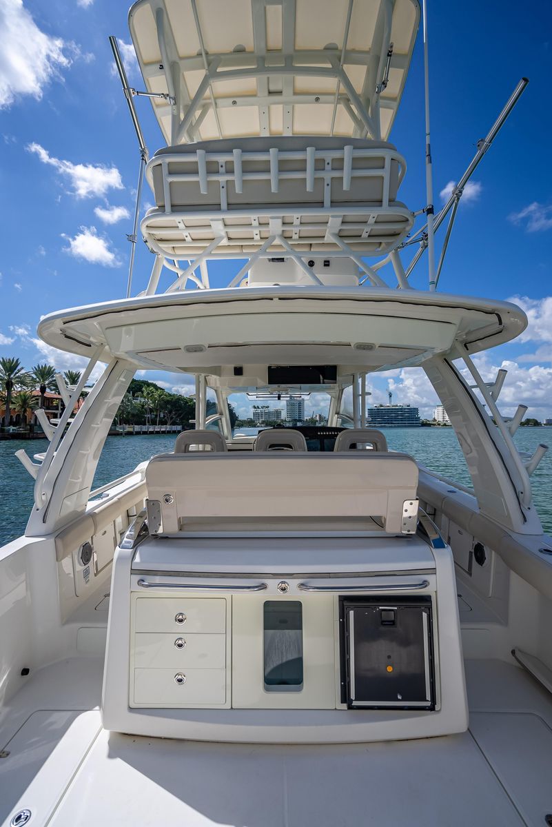 2016 Boston Whaler 42 