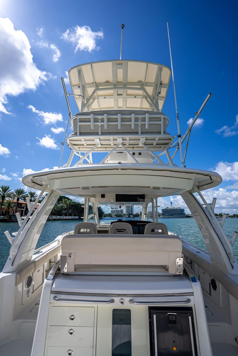 2016 Boston Whaler 42 