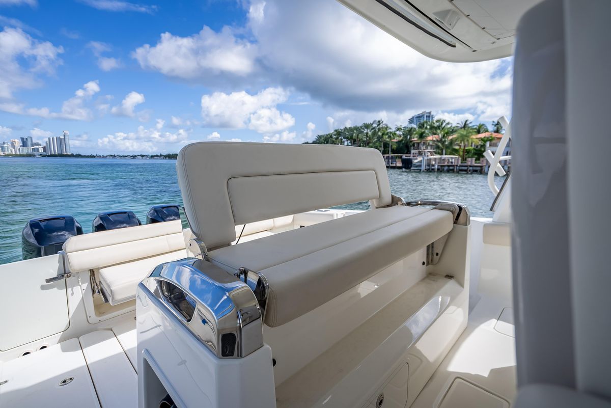 2016 Boston Whaler 42 