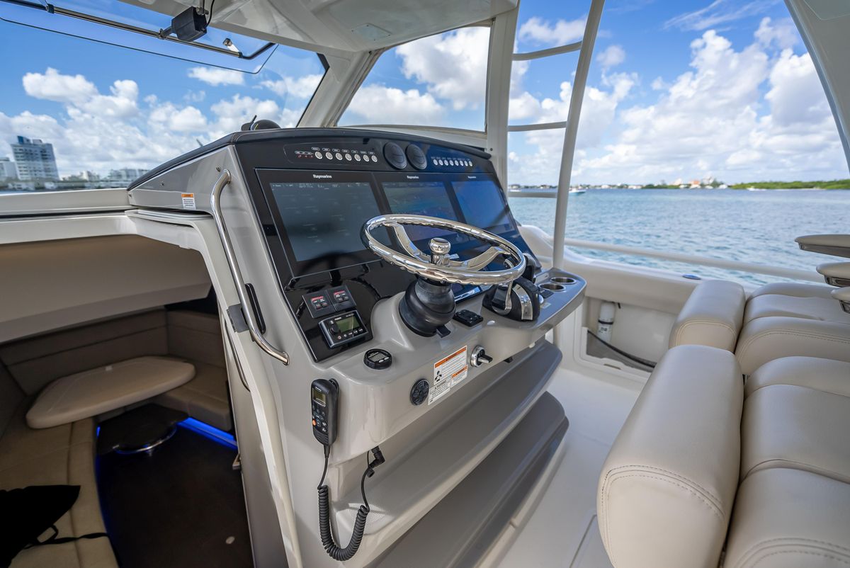 2016 Boston Whaler 42 