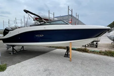 2022 Sea Ray SPX 230