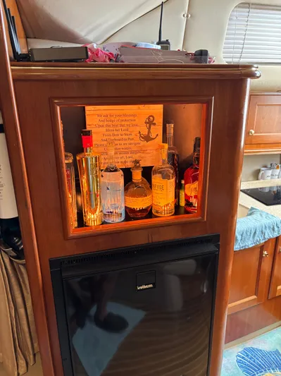  Yacht Photos Pics Bar area in 2006 Rampage 38 Express yacht with assorted liquor bottles.