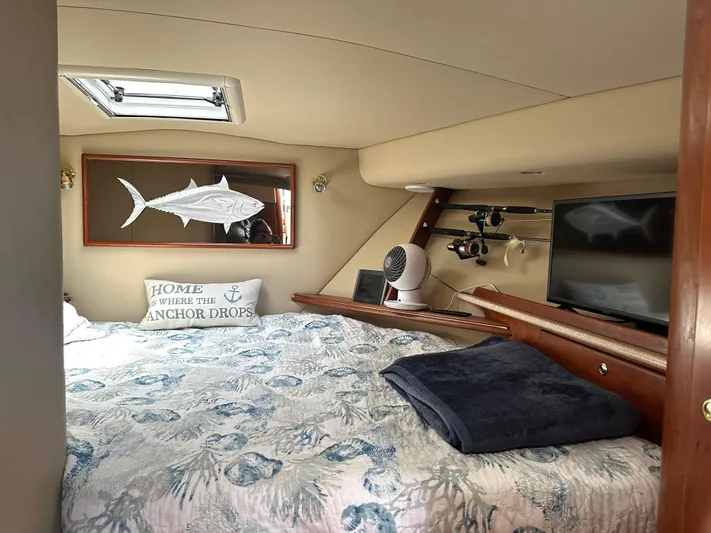  Yacht Photos Pics 2006 Rampage 38 Express cabin with bed, decorative pillow, and wall art.
