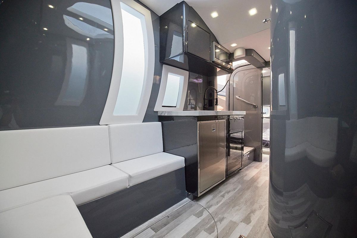 2022 Midnight Express 52 