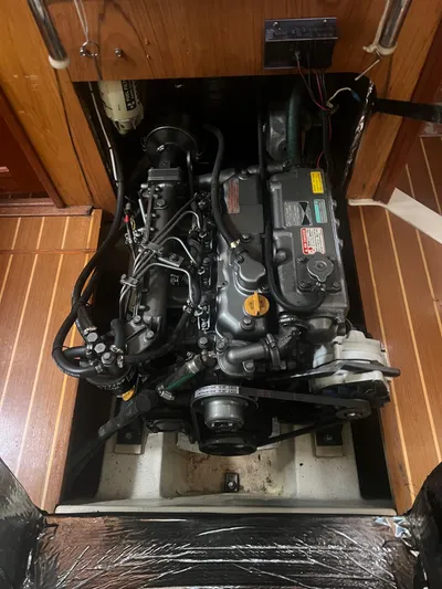 "helluva" Yacht Photos Pics Engine compartment of a 2000 Hunter 410 sailboat, showcasing detailed mechanical components.