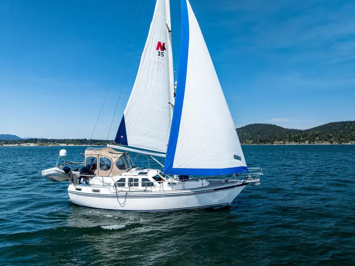 Emeritus Yacht Photos Pics 