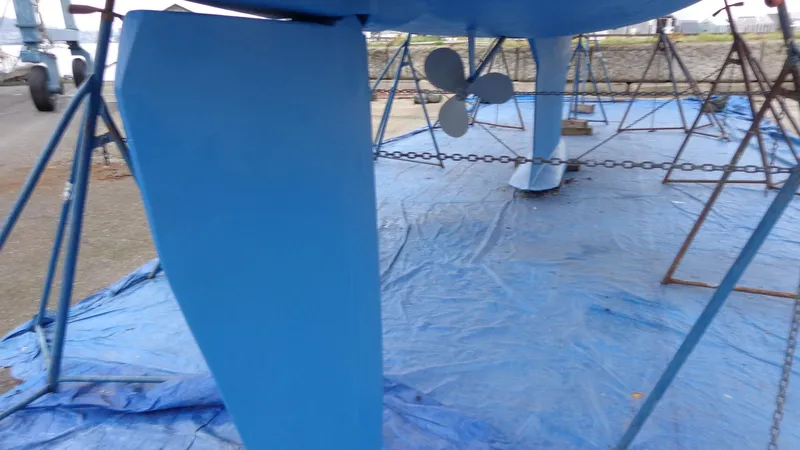 "helluva" Yacht Photos Pics Blue Hunter 410 sailboat keel and propeller on tarp, 2000 model.