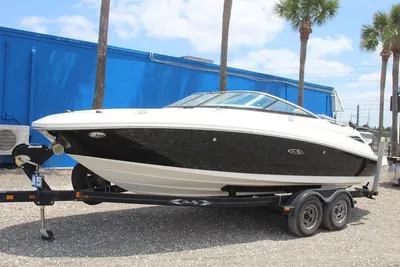 Sea Ray 220 Sundeck