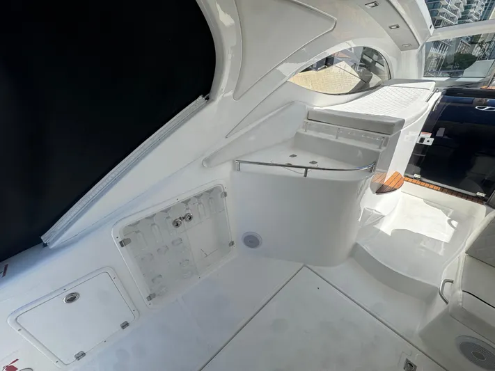  Yacht Photos Pics 2023 Schaefer 375 HT yacht interior, featuring sleek white design and modern amenities.