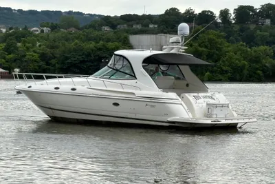 Cruisers Yachts 4270 Express