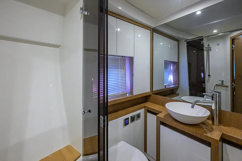 Bella Donna Yacht Photos Pics 