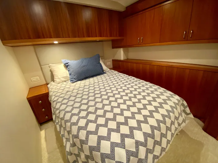 Querencia Yacht Photos Pics 