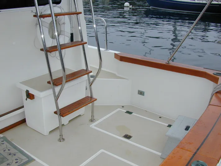 Coaster Yacht Photos Pics Large Cockpit With Moulded In Steps To Side Deck