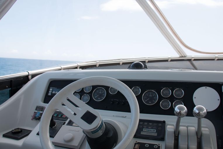 2003-63-hatteras-63-raised-pilothouse-motor-yacht