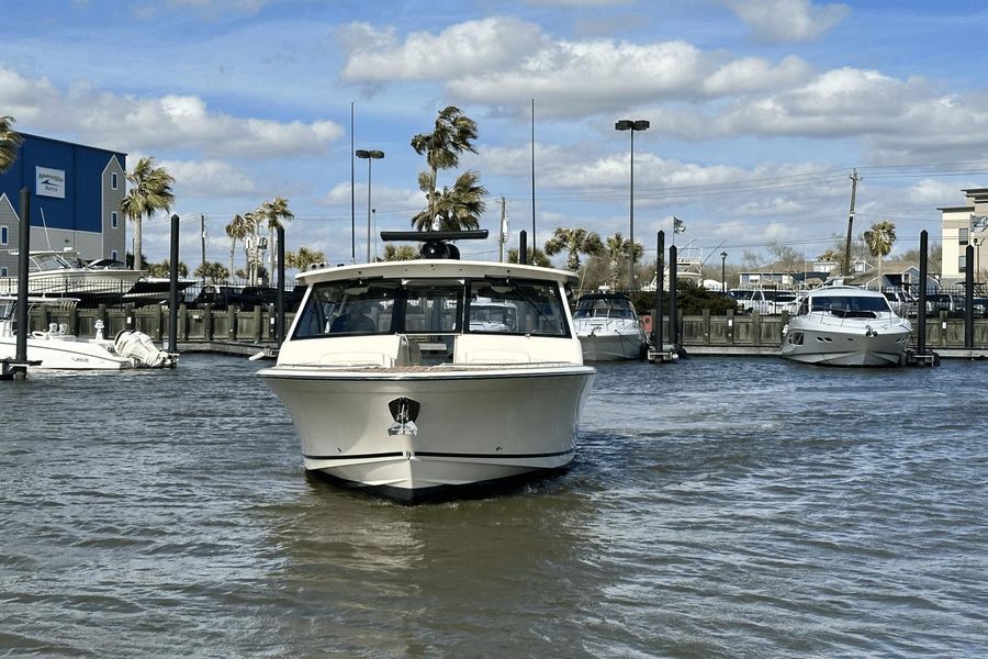 2019 Grady-White Freedom 375