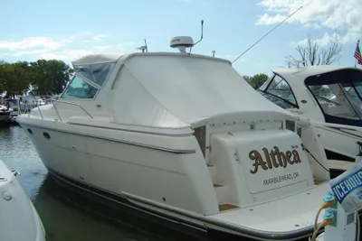 Tiara Yachts 3500 Express