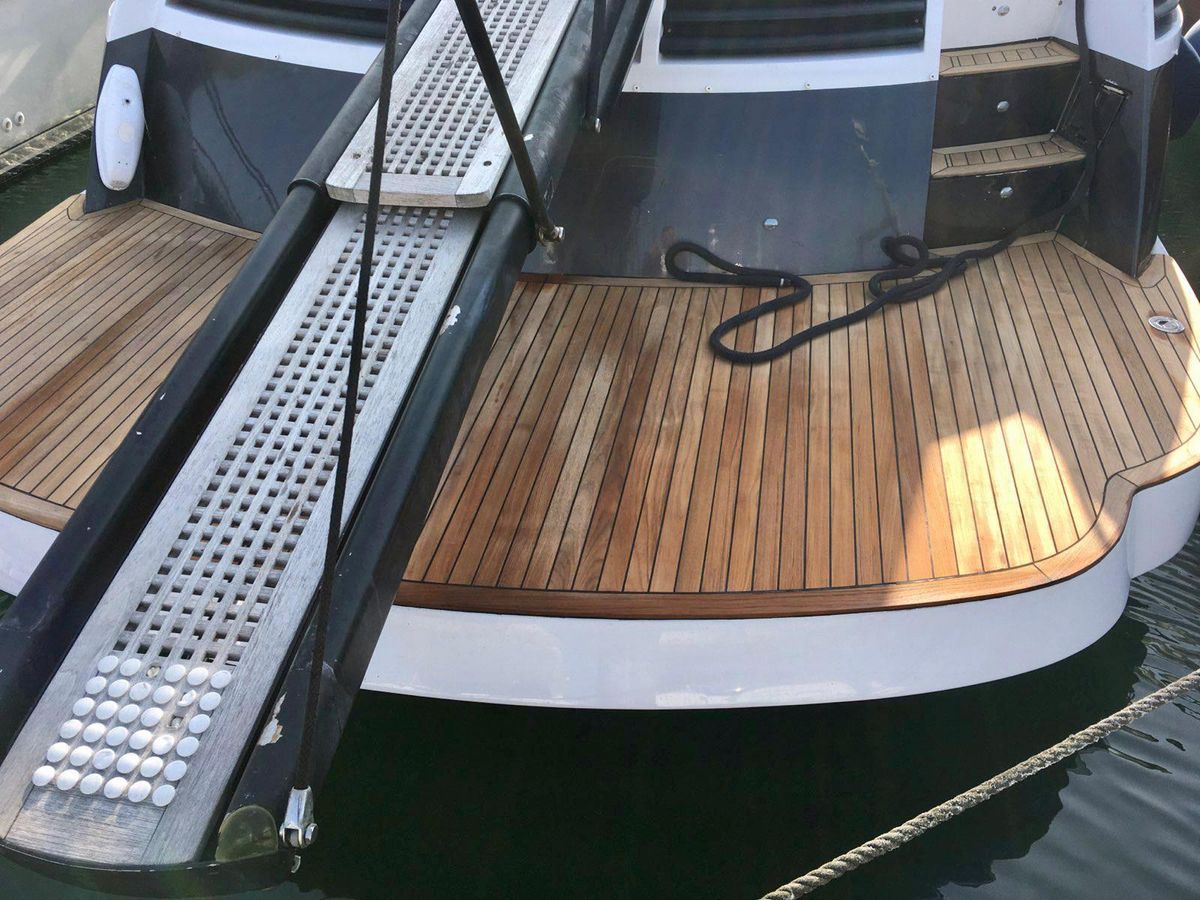 2008 Pershing 46 