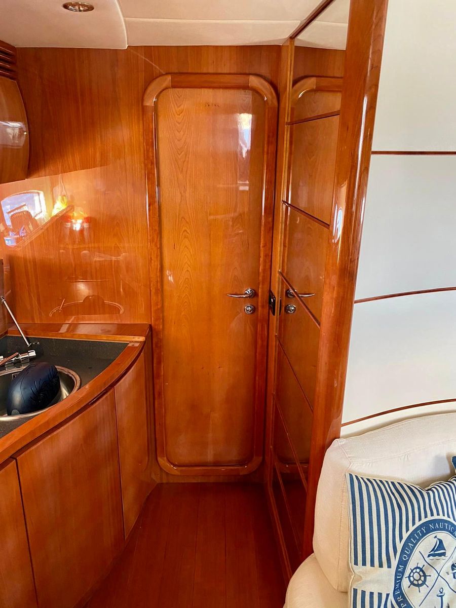 2008 Pershing 46 