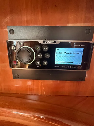 Zuri Yacht Photos Pics Fusion MS-AV750 stereo system on 2007 Cranchi Mediterranee 50 HT yacht.