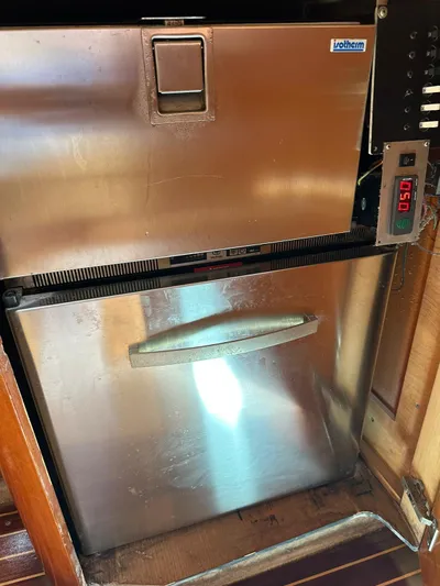 Zuri Yacht Photos Pics 