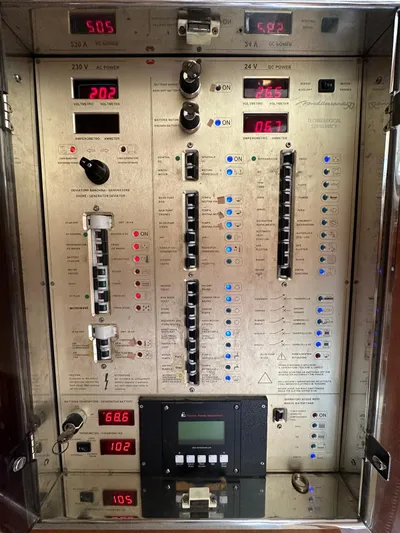 Zuri Yacht Photos Pics 