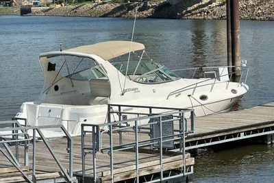 Cruisers Yachts 3075 Express