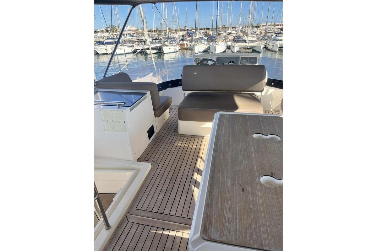 2011 Sealine 45 