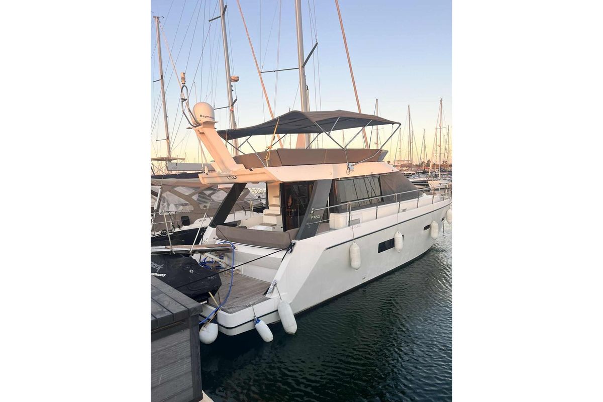 2011 Sealine 45 