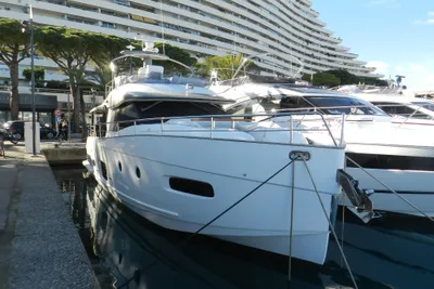 Azimut Magellano 53