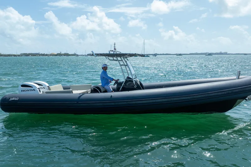  Yacht Photos Pics 2023 Sea Water PHANTOM 280 boat on ocean with person steering, under clear sky.