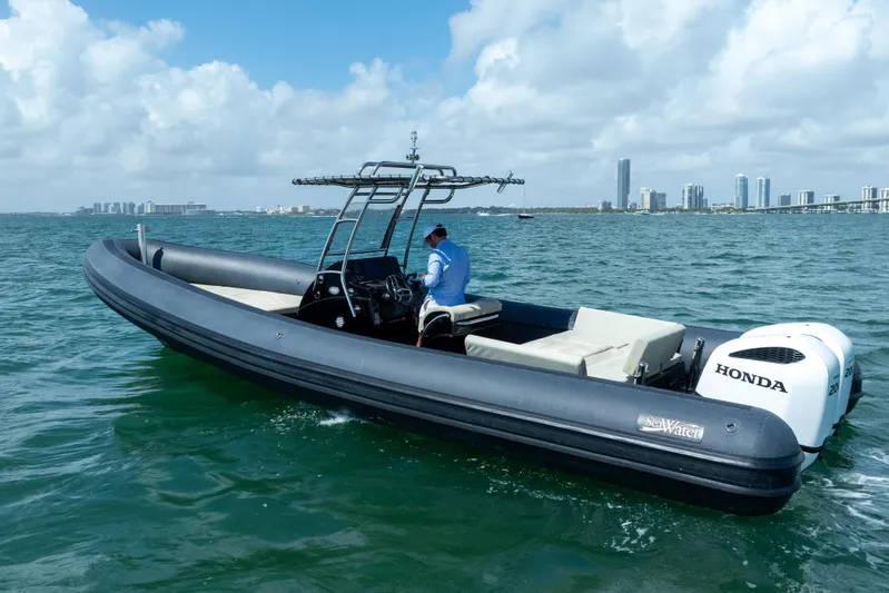  Yacht Photos Pics 2023 Sea Water PHANTOM 280 boat cruising on ocean with city skyline in background.