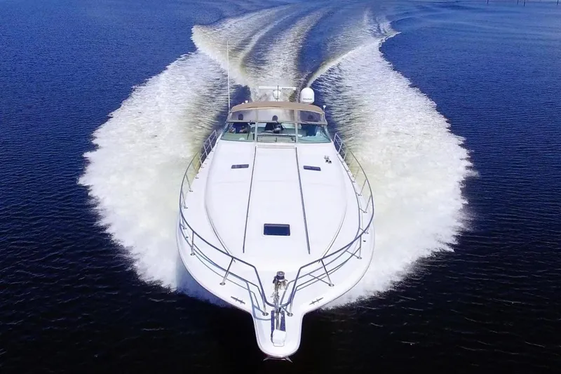  Yacht Photos Pics 1995 Sea Ray 500 Sundancer cruising on open water, creating a dynamic wake.