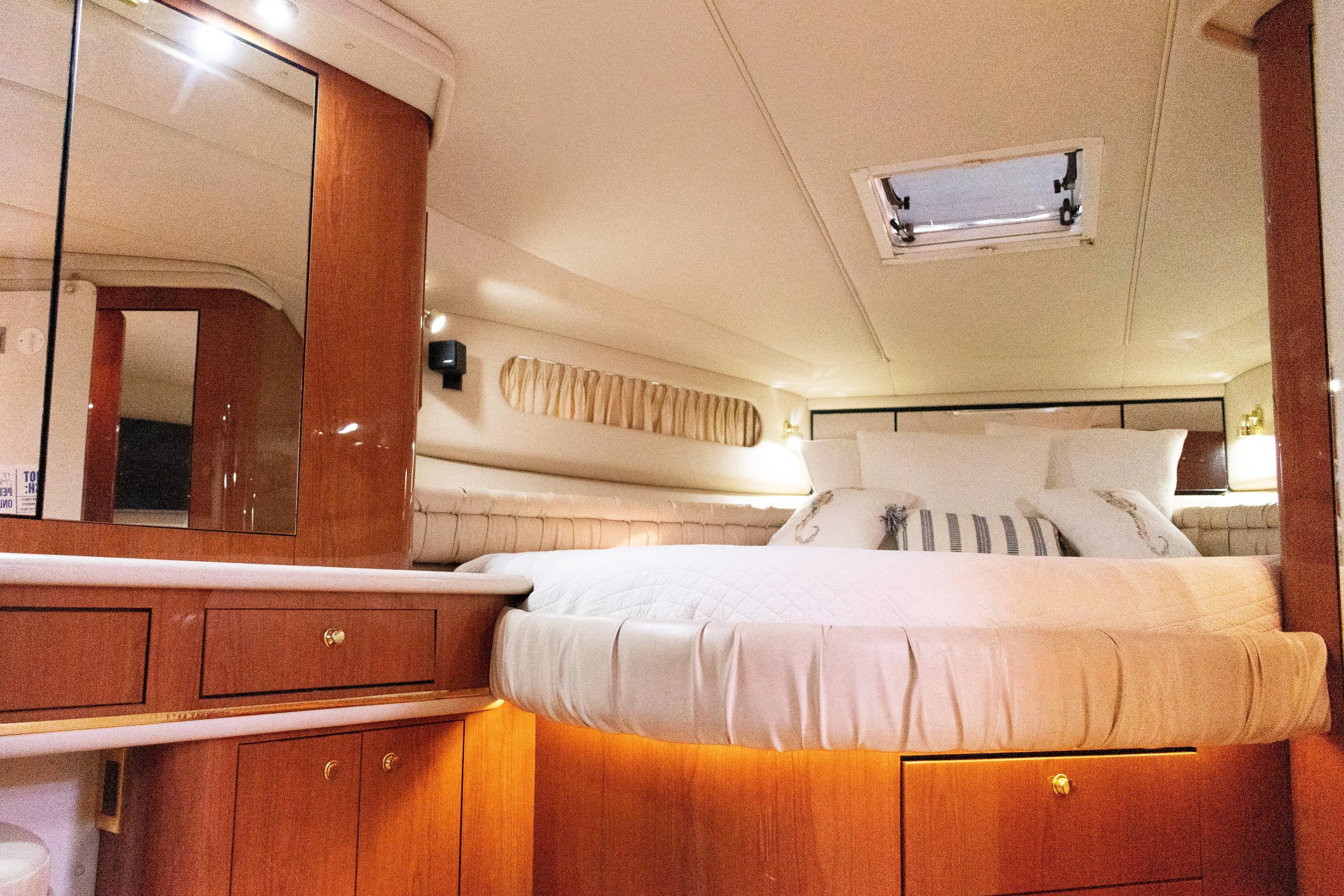  Yacht Photos Pics Luxurious 1995 Sea Ray 500 Sundancer yacht cabin with elegant wood finishes and cozy bedding.